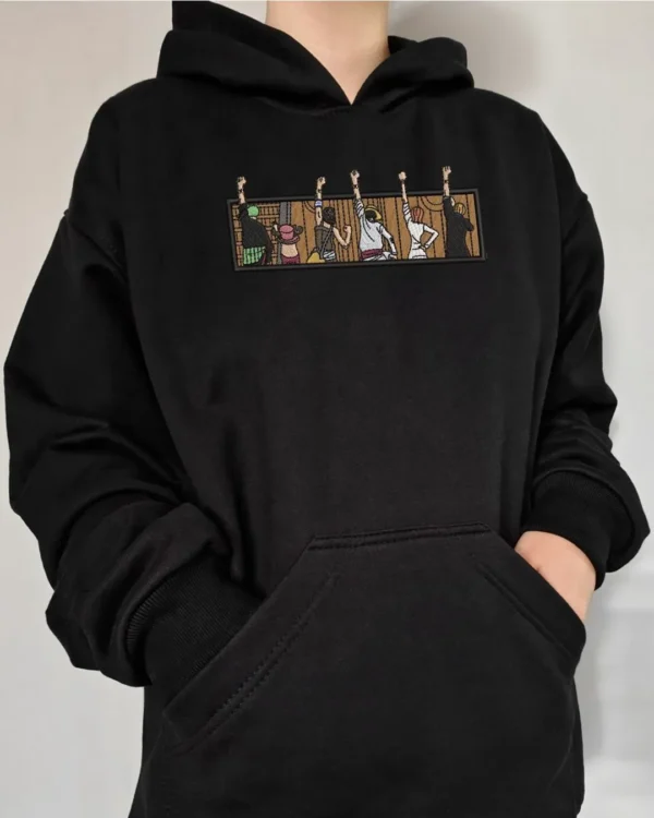 Poleron negro con diseño de anime One Piece