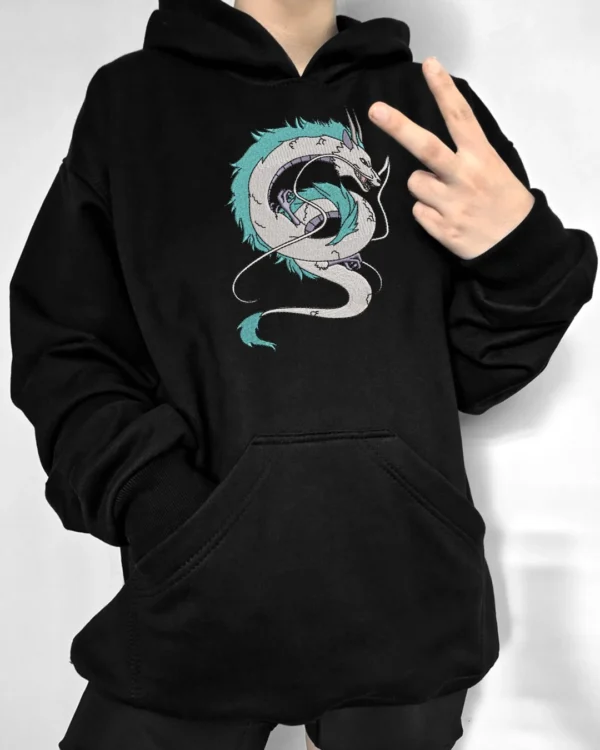Poleron negro con diseño de anime, haku, chihiro