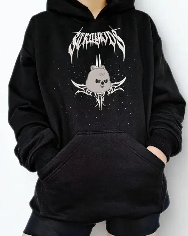 Poleron negro con diseño de k-pop han quokka