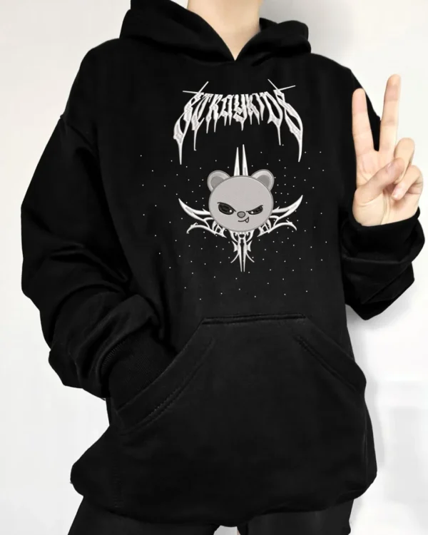 Poleron negro con diseño de k-pop evil jiniret