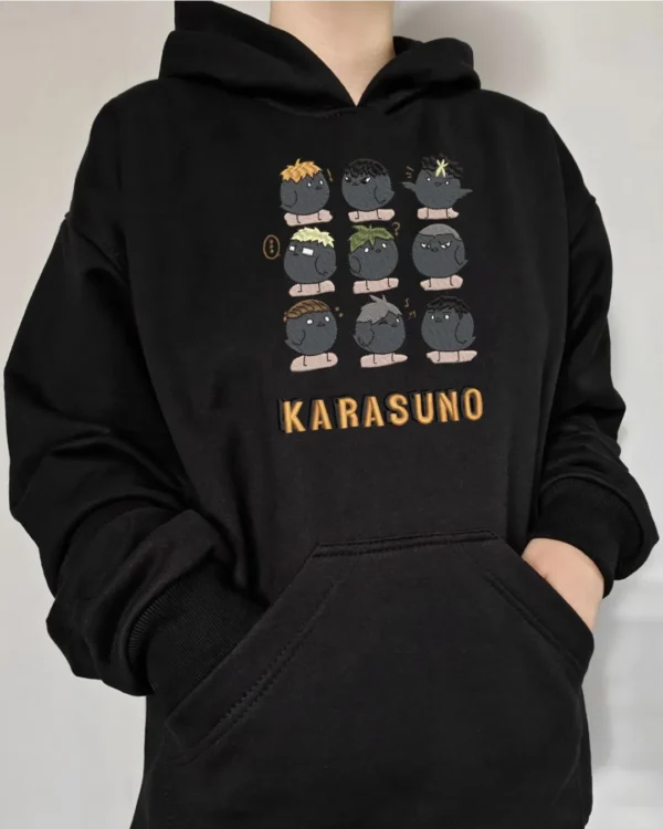 Poleron negro con diseño de anime, pajaritos de haikyuu
